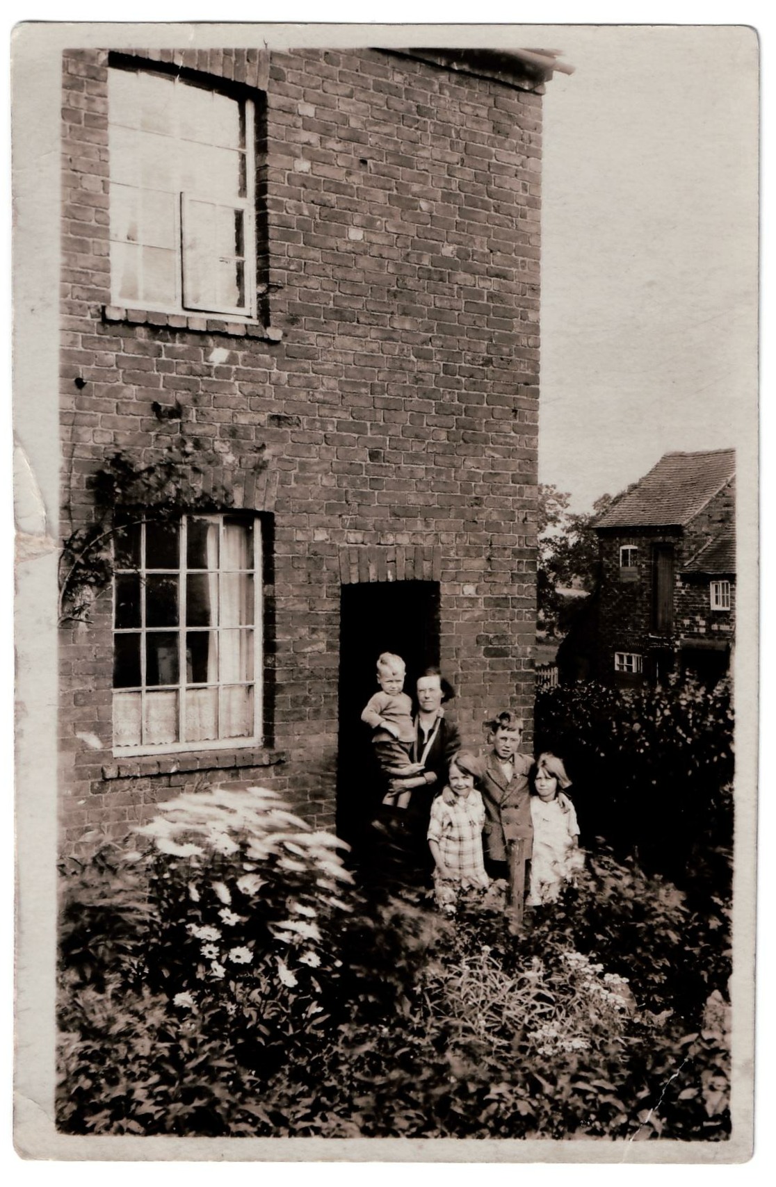 Elliott family Kidgers Row 1930s