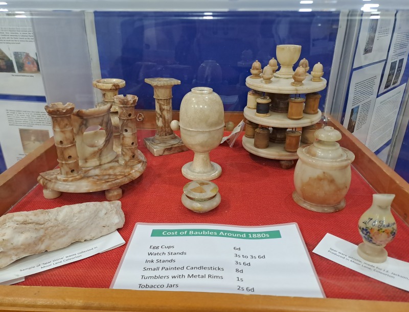Display of spar baubles